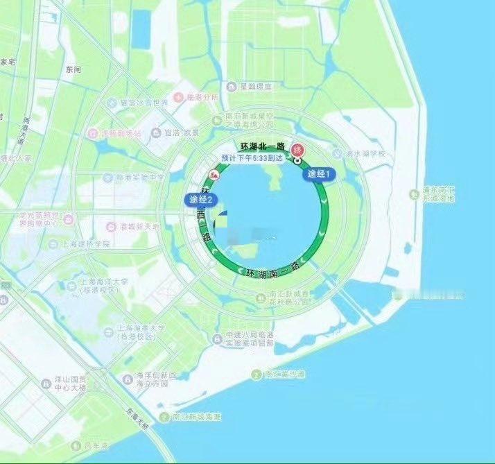 国内最圆的路、最圆的湖，居然是人工造的？！
刷到这两张地图的时候，我第一反应是大