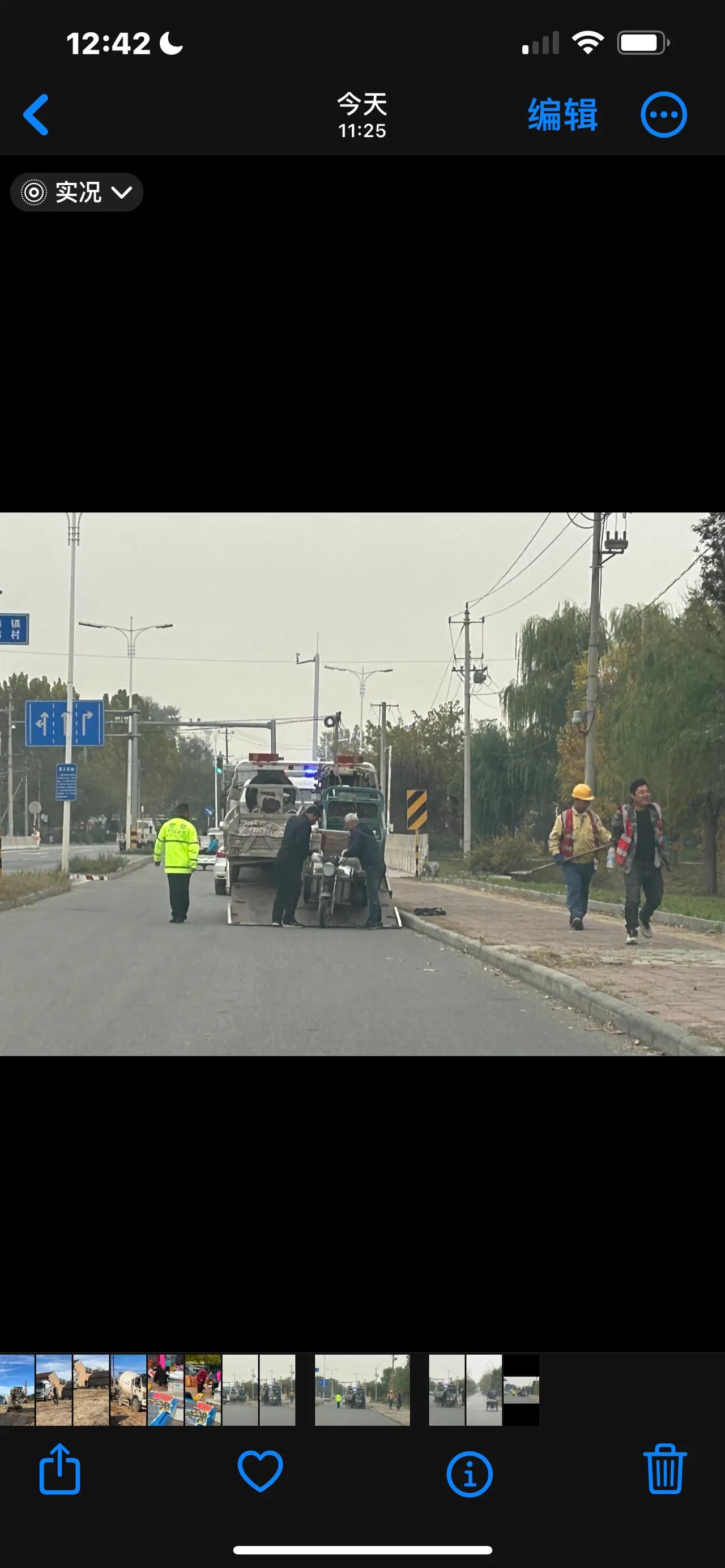 在京郊偶遇，禁止无牌无证电动三轮车在路上行驶，发现一律查抄没收，白发老汉还帮着把