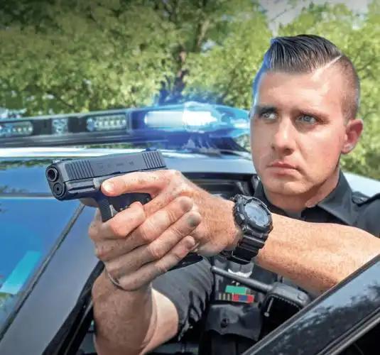 美国人为啥非要持枪？他们的逻辑很简单，就三句话：

很多人一直疑惑，美国枪击乱象