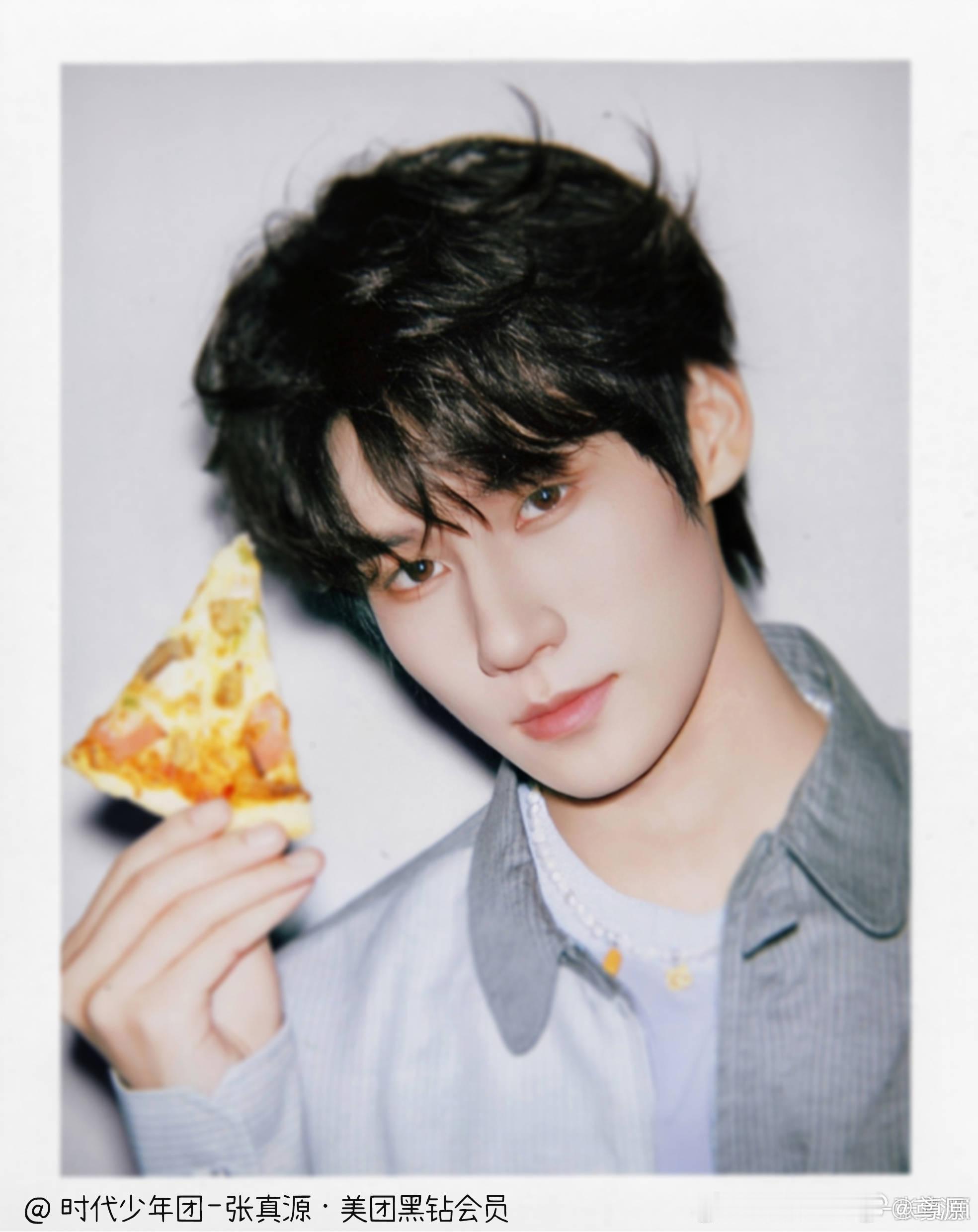 午饭吃披萨🍕！就这么愉快的决定啦！张真源💚张真源美团青春代言人 ​​​