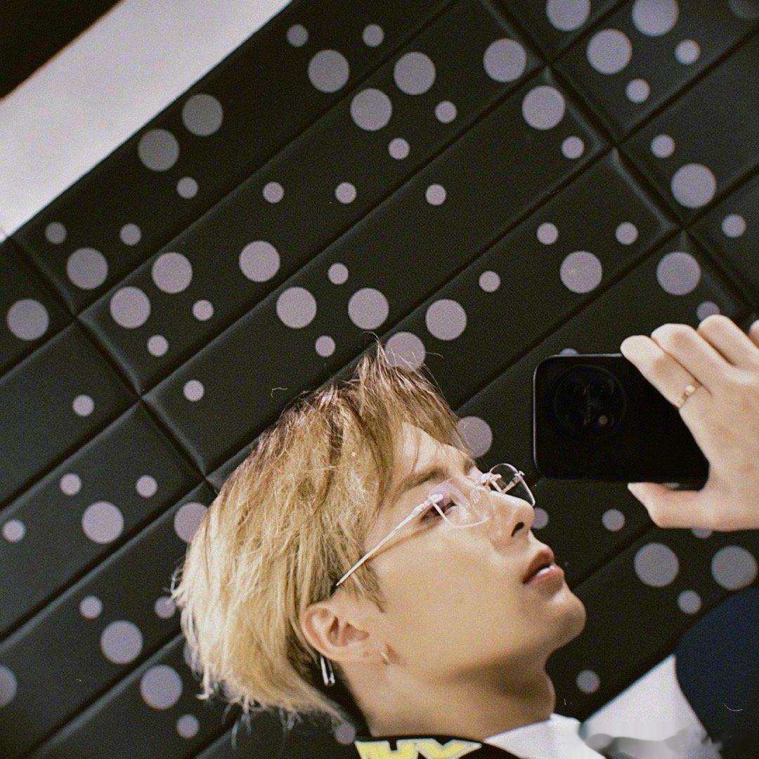 #王嘉尔感恩泰国之旅# 王嘉尔的泰国之旅确实让他收获颇丰，和好朋友们的相处，参加