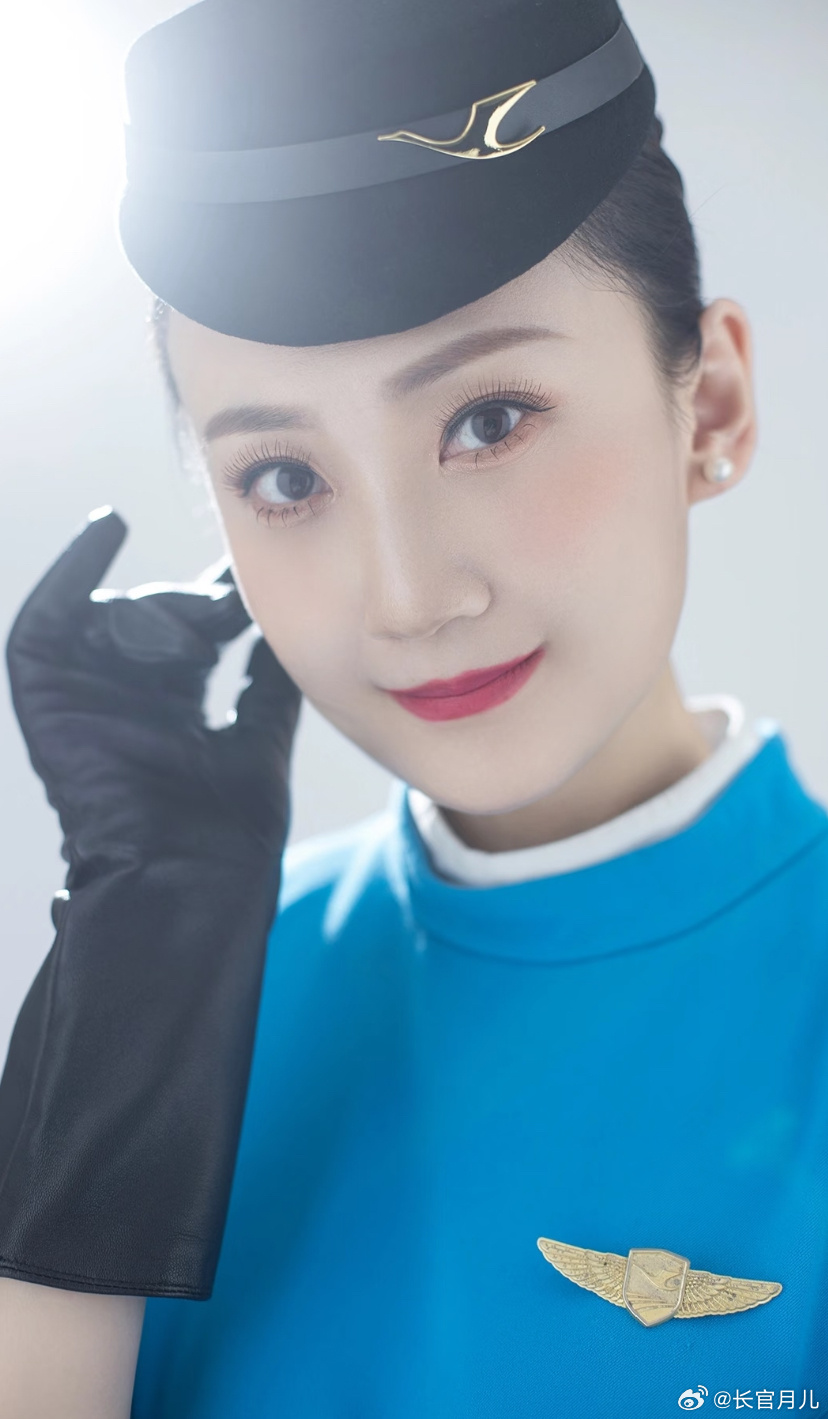 厦航空姐的制服照，又美又飒。 