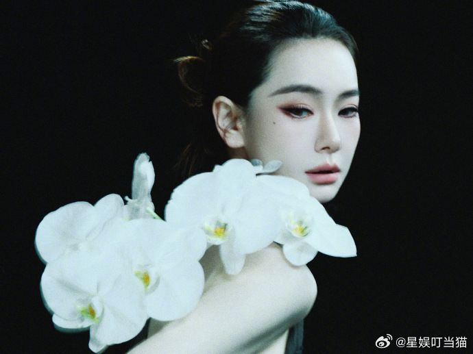 第一次见到兰花塑的戚薇 兰为魂，素为骨，戚薇的高级感根本不用刻意凹 ​​​