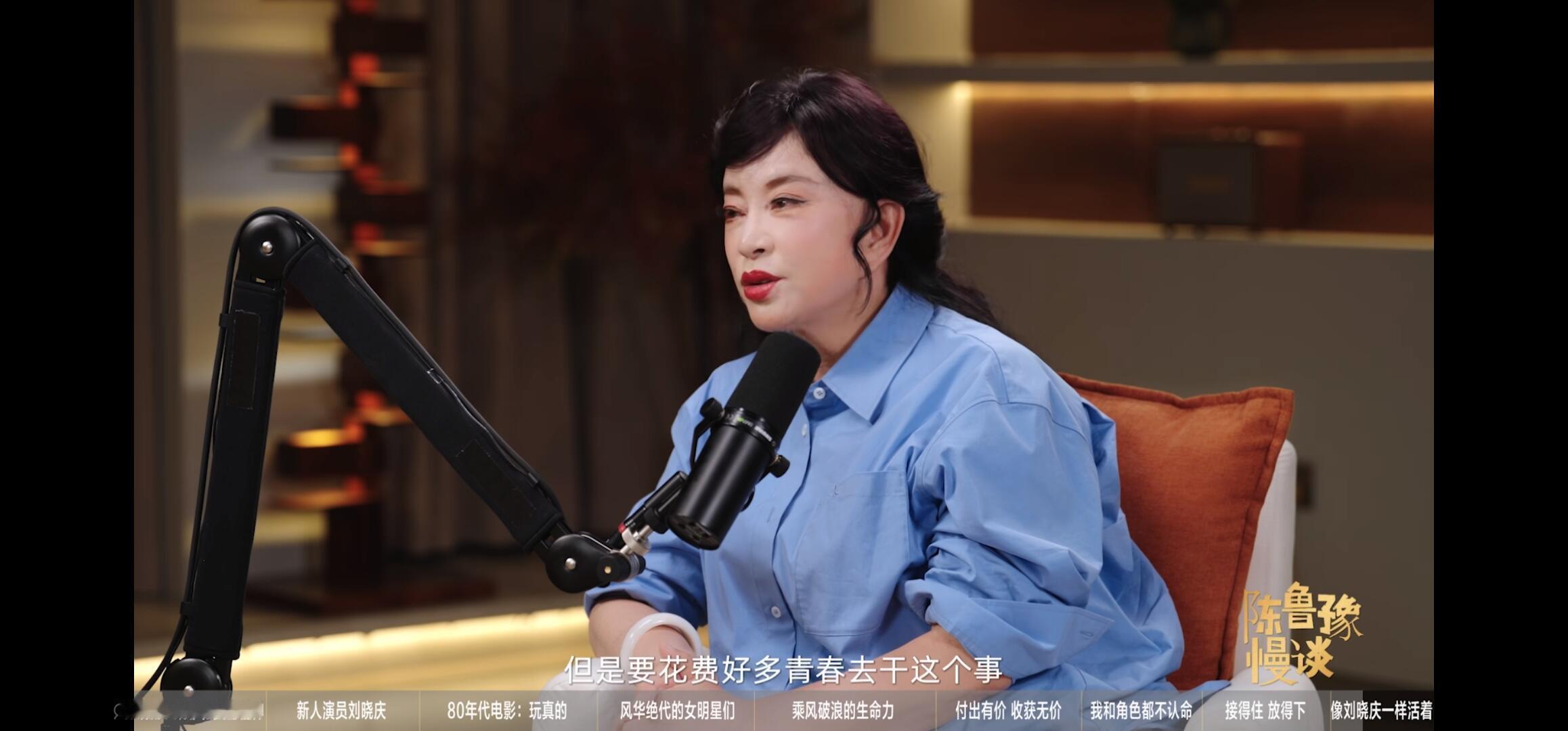时代仍未追上刘晓庆现在越来越多人认同的女性力量，其实刘晓庆早就用一生践行和表达过