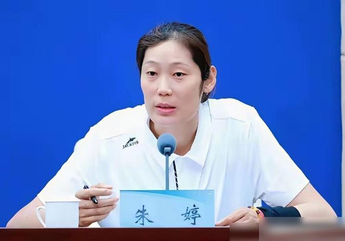 越看越无奈！中国女排如今的被动局面，完全是一步步亲手葬送，属实可惜！南京站0比3