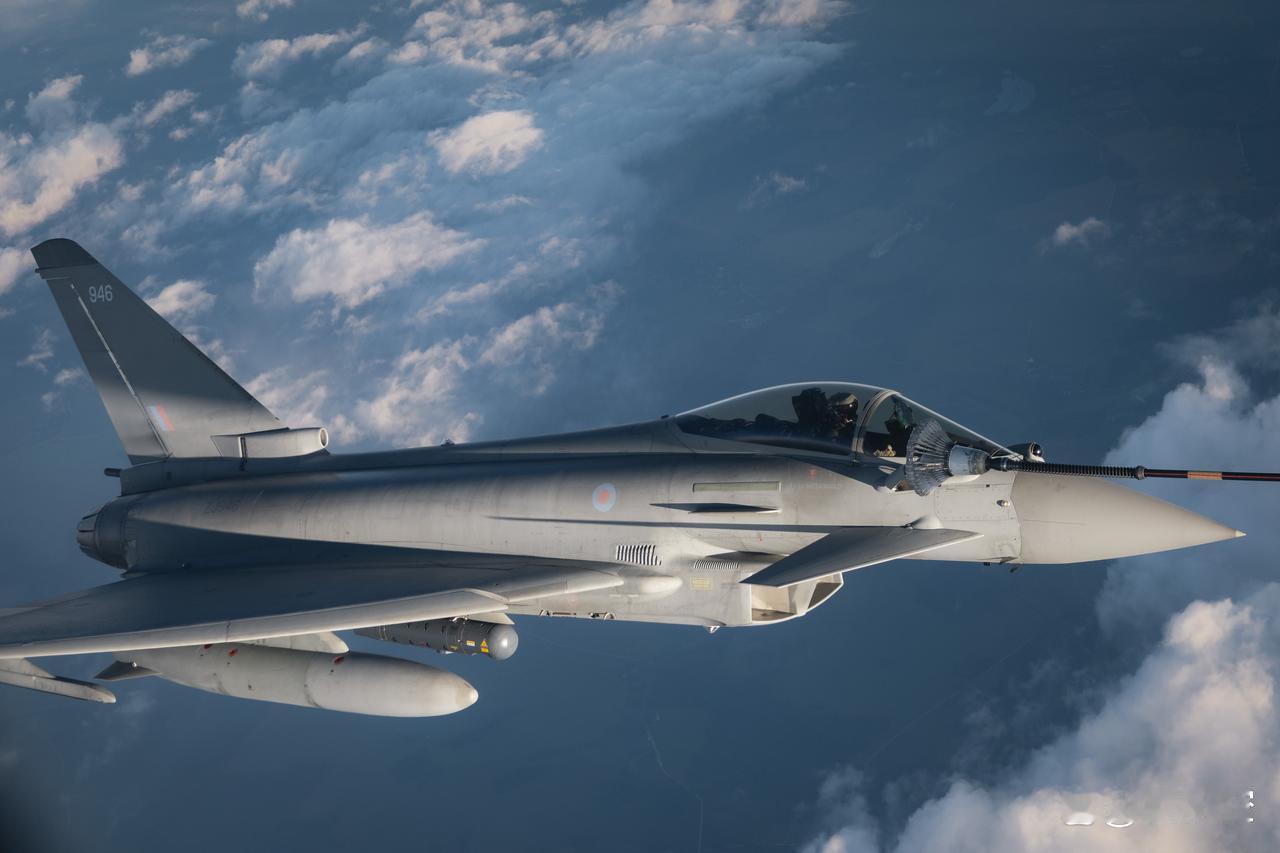 近日，英国皇家空军表示，将与北约盟军在波兰上空进行联合训练，“台风”战斗机将参与