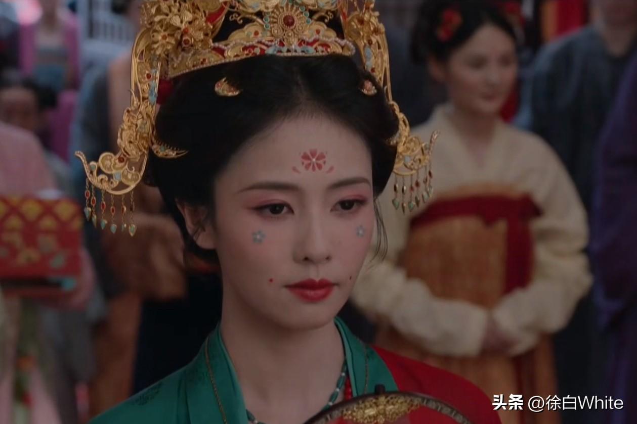 6月9日，白鹿《莫离》三集观后感！
画面质感堪比《知否》，整体色调偏暗参考《墨雨