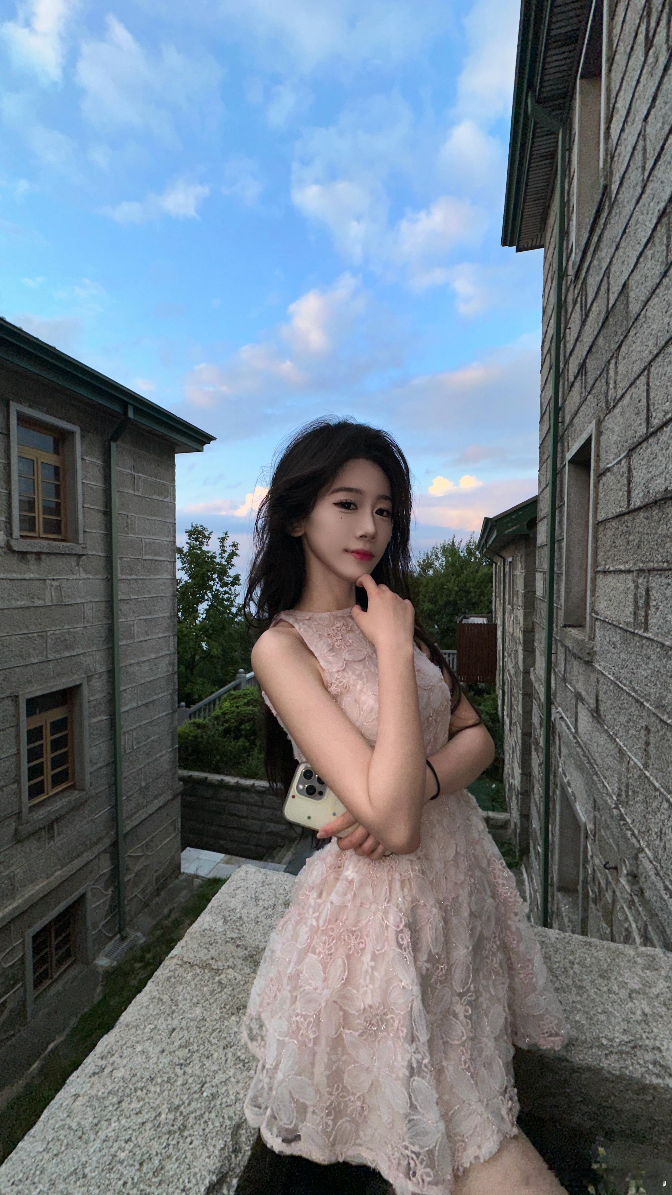 没地址的小镇里 手心紧握伴着雨 ​​​