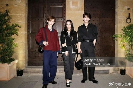 G社拍的张凌赫章昊李宛妲G社镜头拍的张凌赫、章昊、李宛妲同框状态棒棒的，这生图也