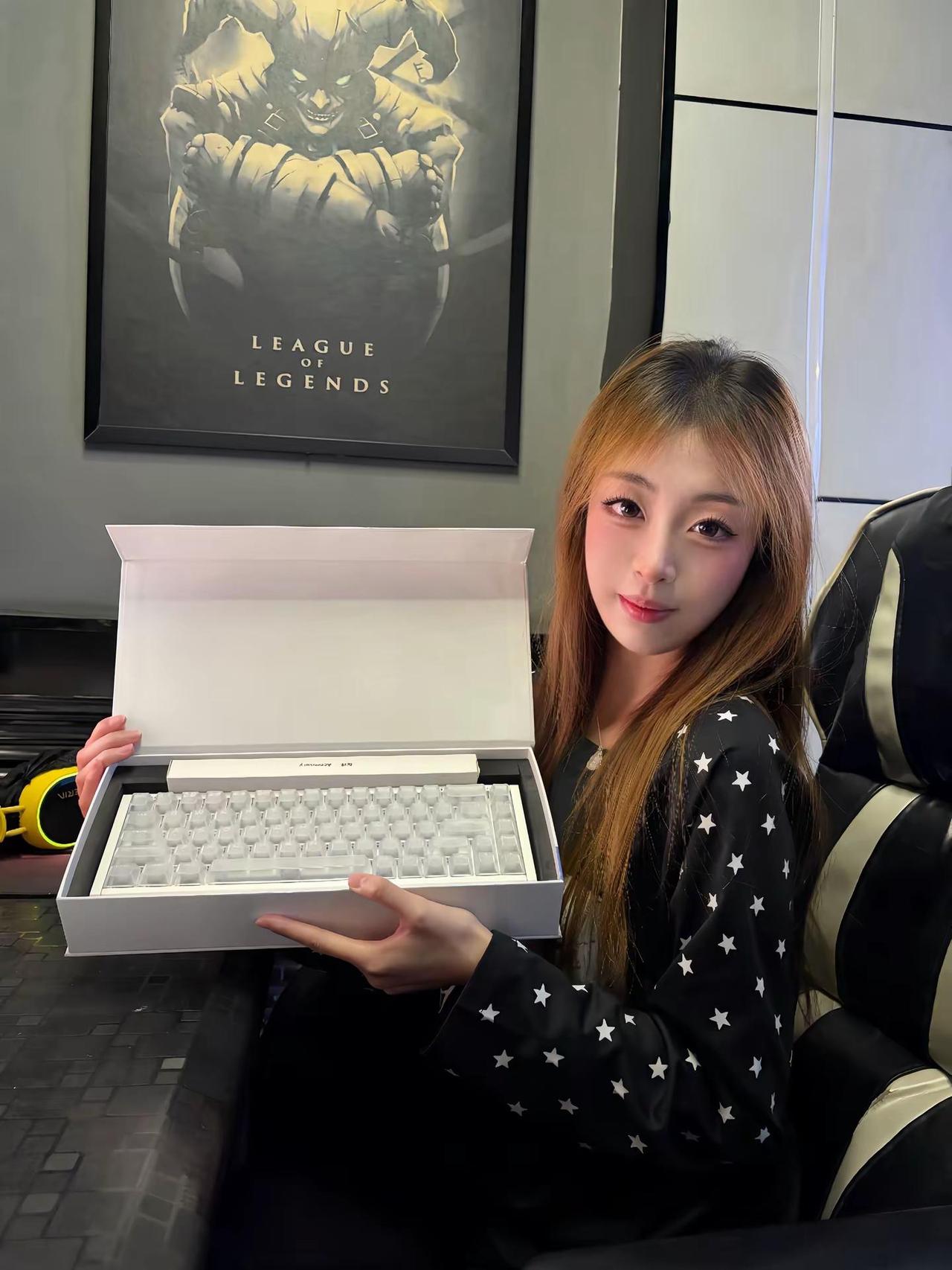 来不及解释了 接下来登场的是我的迈从Ace68GT键盘
