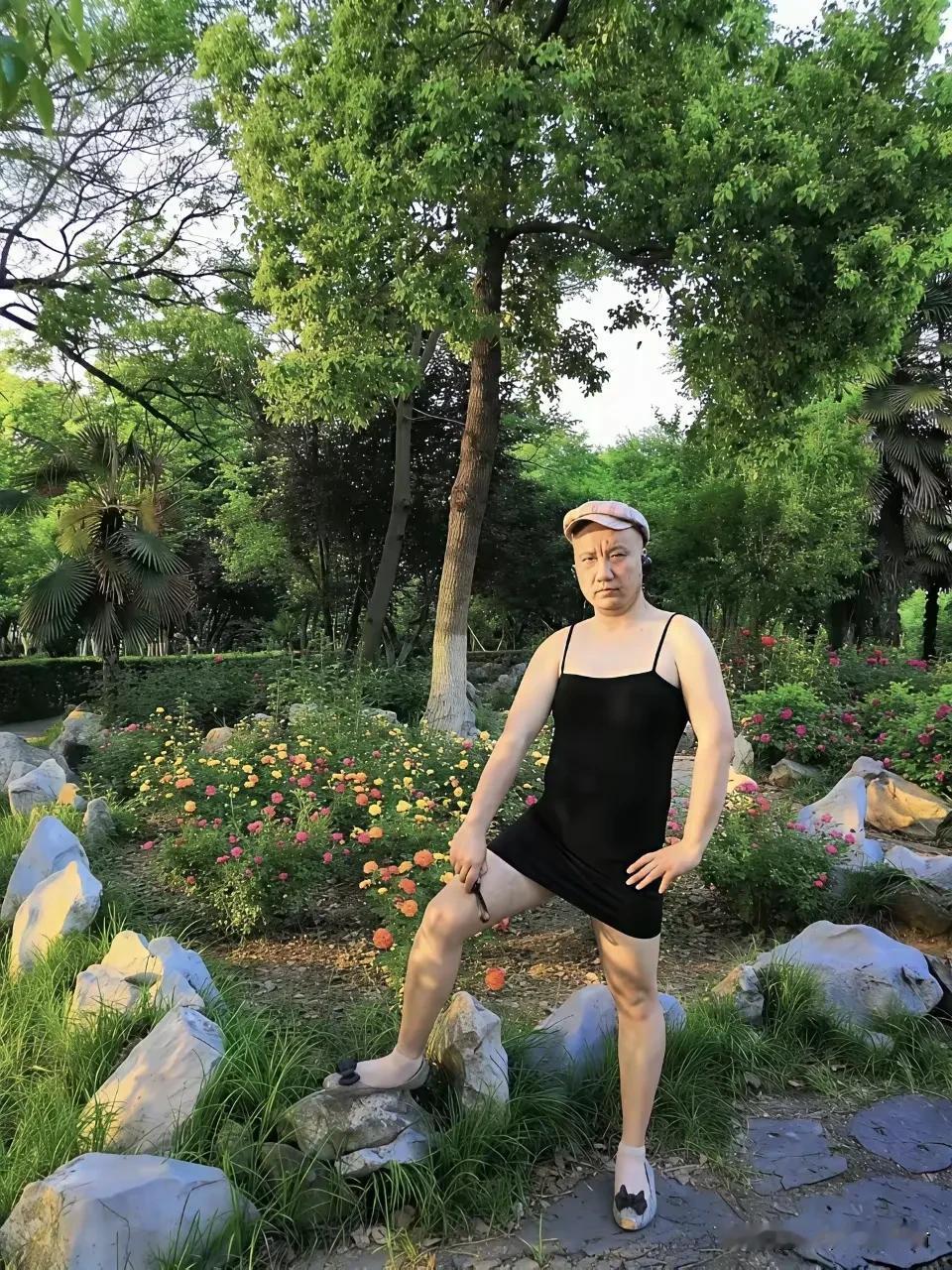 这清凉的穿搭，个个都是红大爷。突然发现，原来红姐大爷的这类人群还在不断扩张当中。