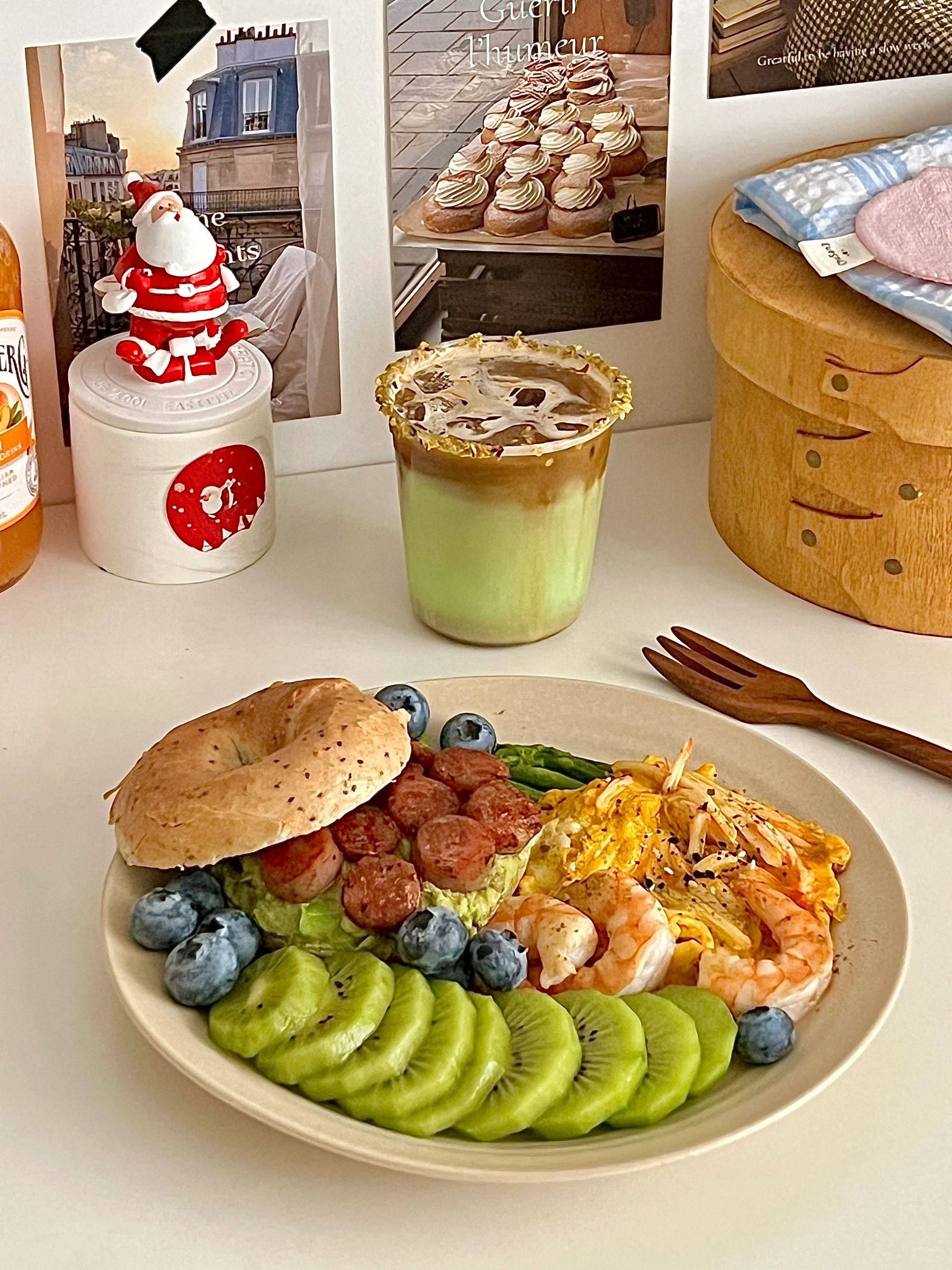 早餐｜牛油果贝果🥯蟹柳滑蛋🍳开心果拿铁☕️