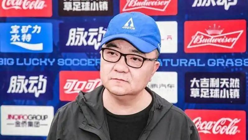 足球小将0比1输给皇马，丢球又是定位球。
上一场踢巴萨，角球丢分。这场打皇马，任