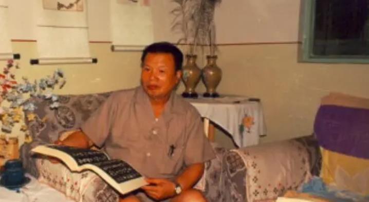 17岁成名，关掉日进斗金的医馆！他编的教材，每个中医都背过
每一个学中医的人，书