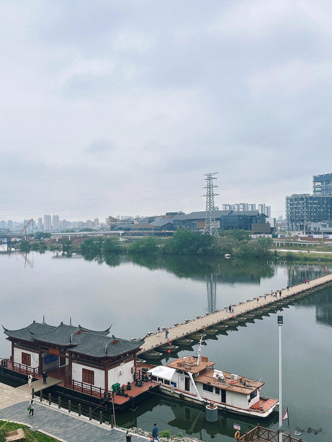 到了赣州，被“古浮桥”弄晕了😵‍💫


到了赣州，一定会去宋城打个卡，cit