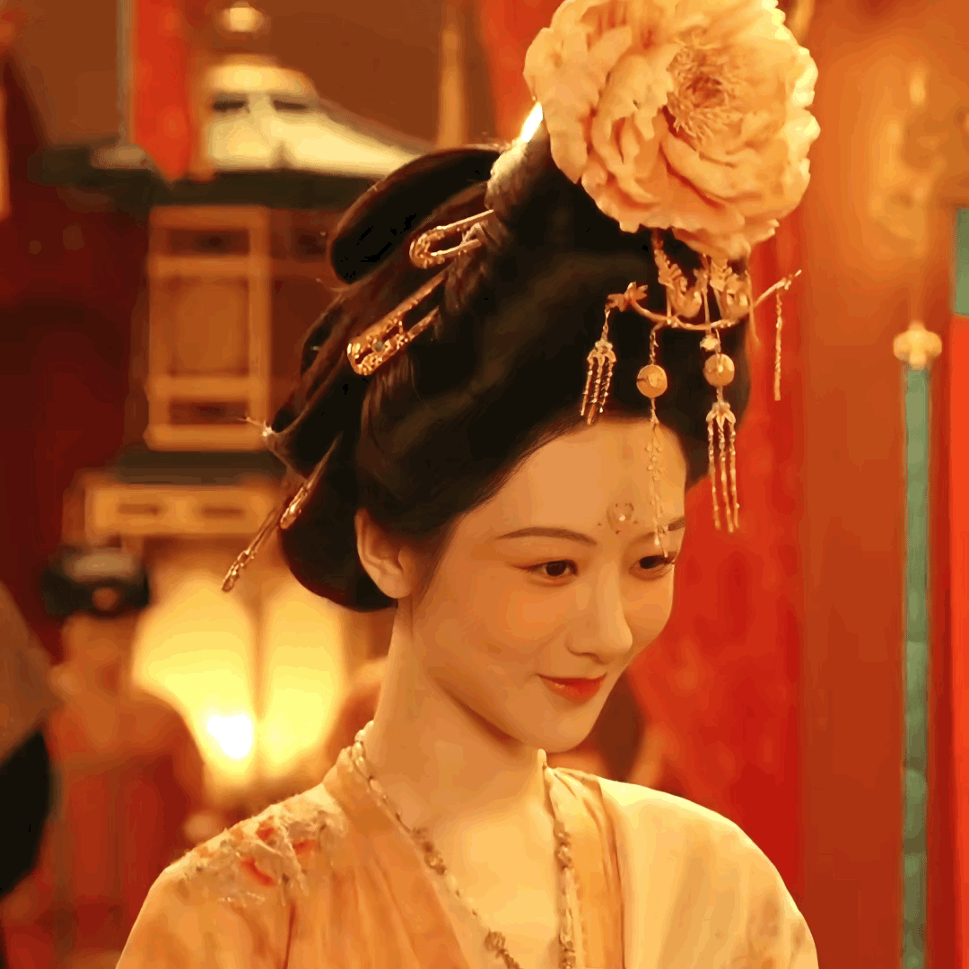 昨天国色芳华的服饰很符合大唐盛世，主演演技都在线，置景也不错，国色芳华值得更高值