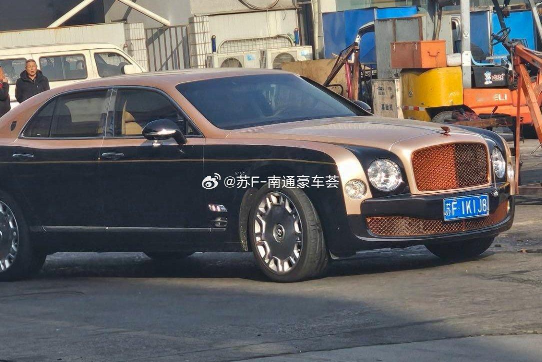 苏f杂谈 南通宾利第394部。