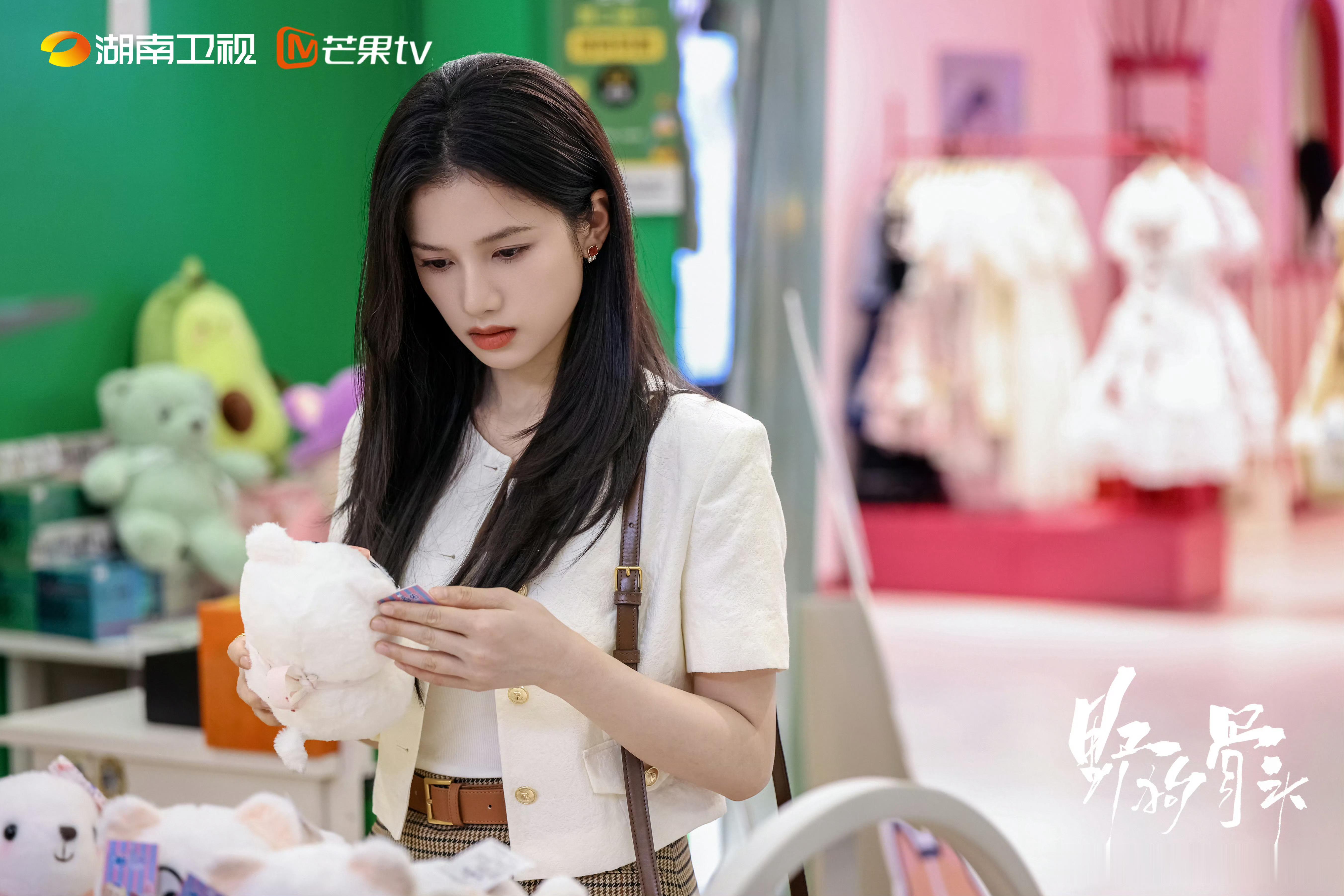 张婧仪魔靖魔靖告诉我云访谈想问问婧仪🙋♀️：全网在争论两人感情到底是谁救赎谁，