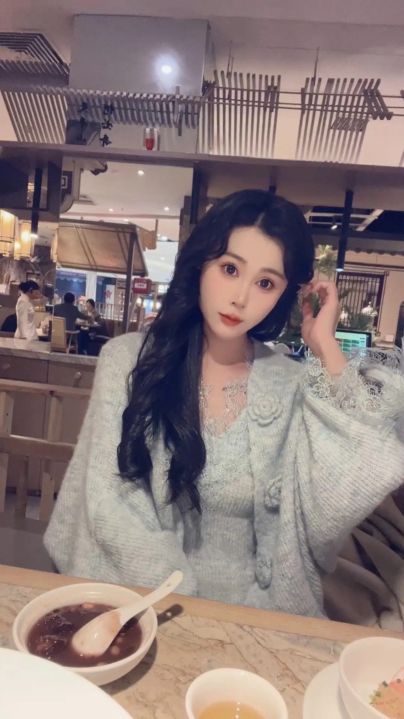 一打开就看到我了吧 怪有缘的 明天的班你替我上