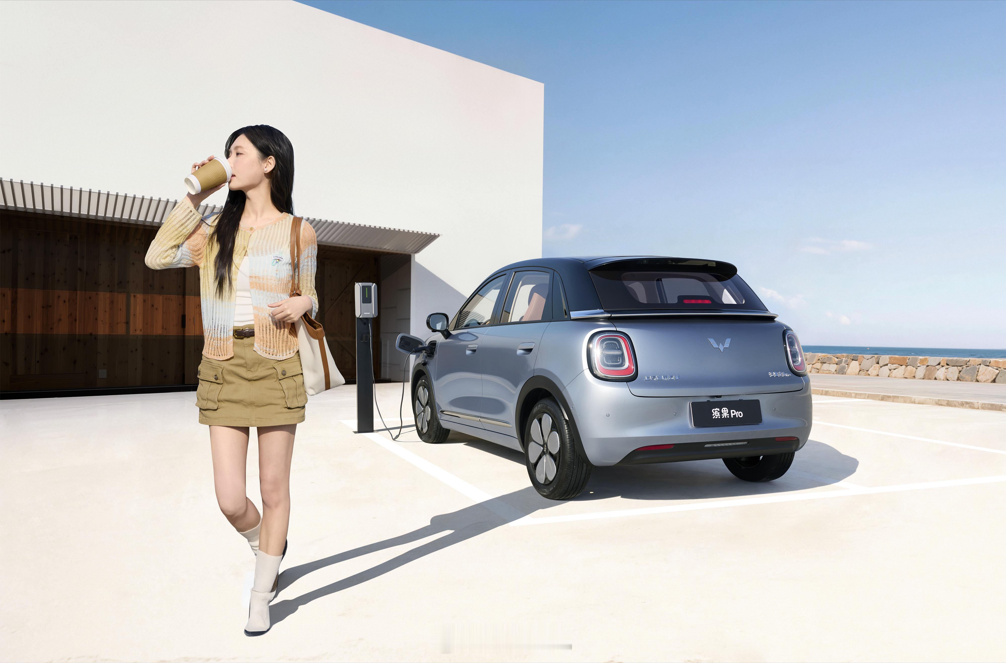 最近五菱缤果Pro也上市了，这是一辆典型的A0级小车。缤果Pro设计圆润复古，内