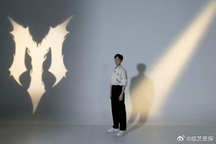 曹骏出发长沙曹骏出发披荆斩棘 谁的童年回忆出发披哥了！曹骏启程前往长沙，准备开启