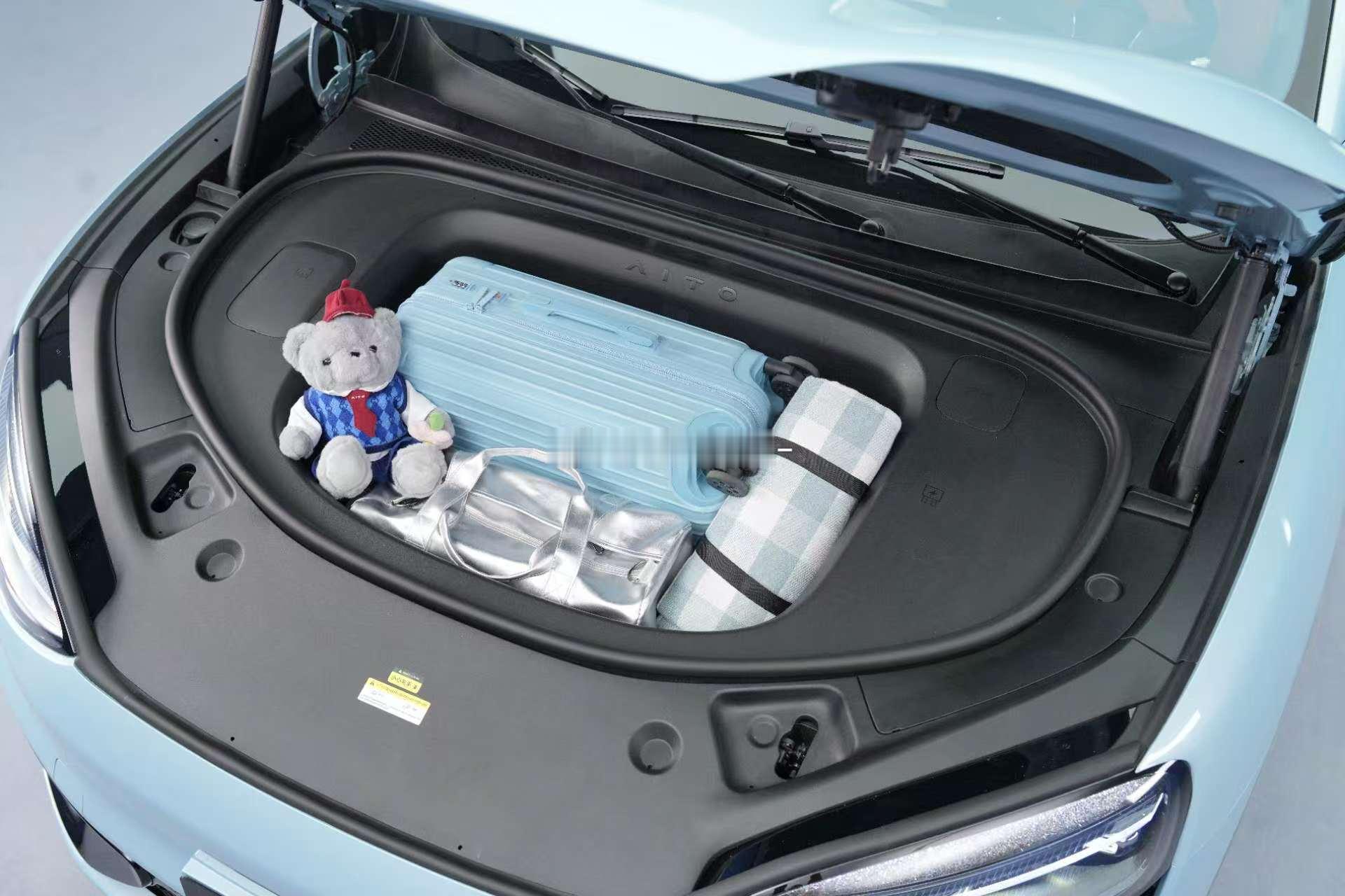 余承东现场展示问界M6前备箱空间问界M6这个前备箱空间也太大了吧！刚好最近想入一