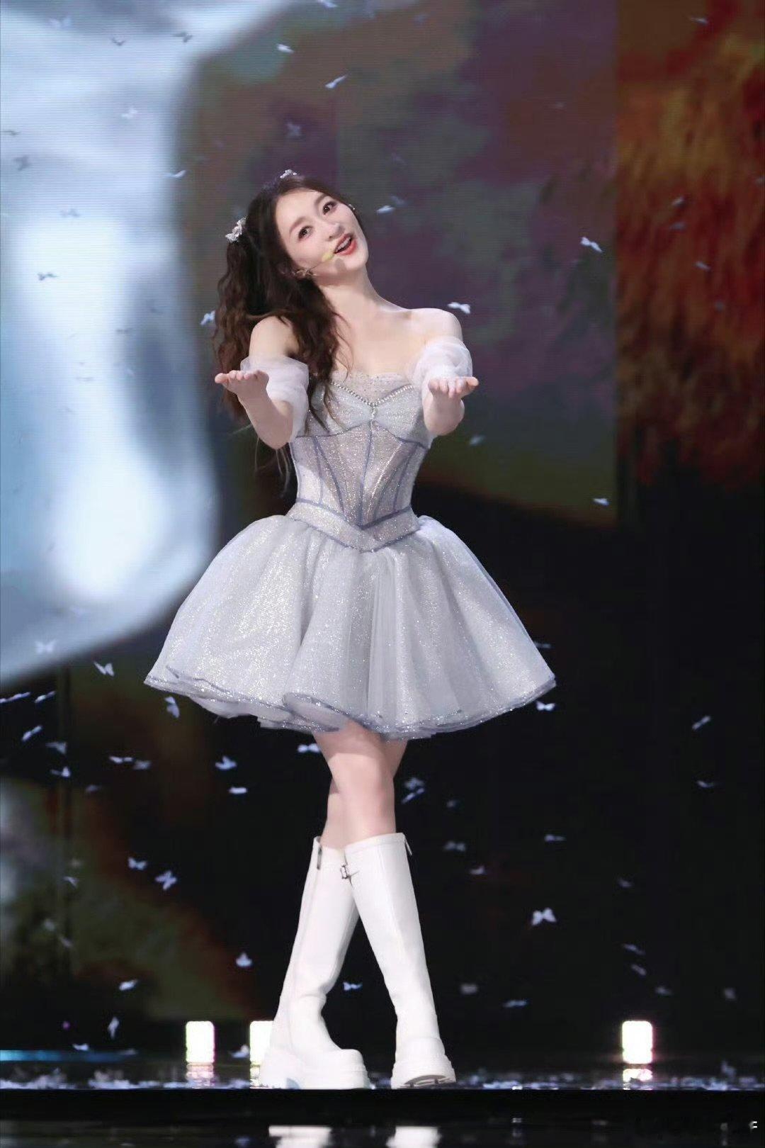 李小冉王濛唐艺昕又合体了 谁磕到了！三位姐姐同框画面太养眼，综艺效果直接拉满！你