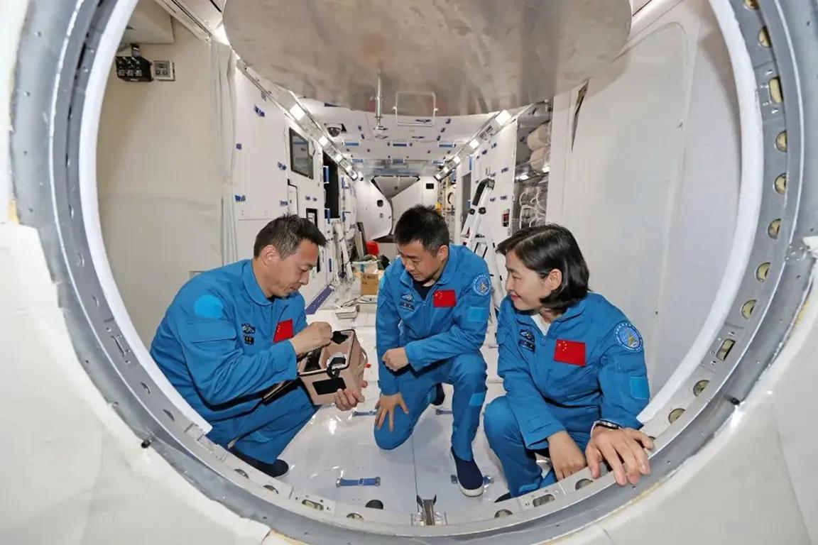 天舟九号完美谢幕！受控再入大气层，中国空间站任务再创佳绩
 
北京时间2026年