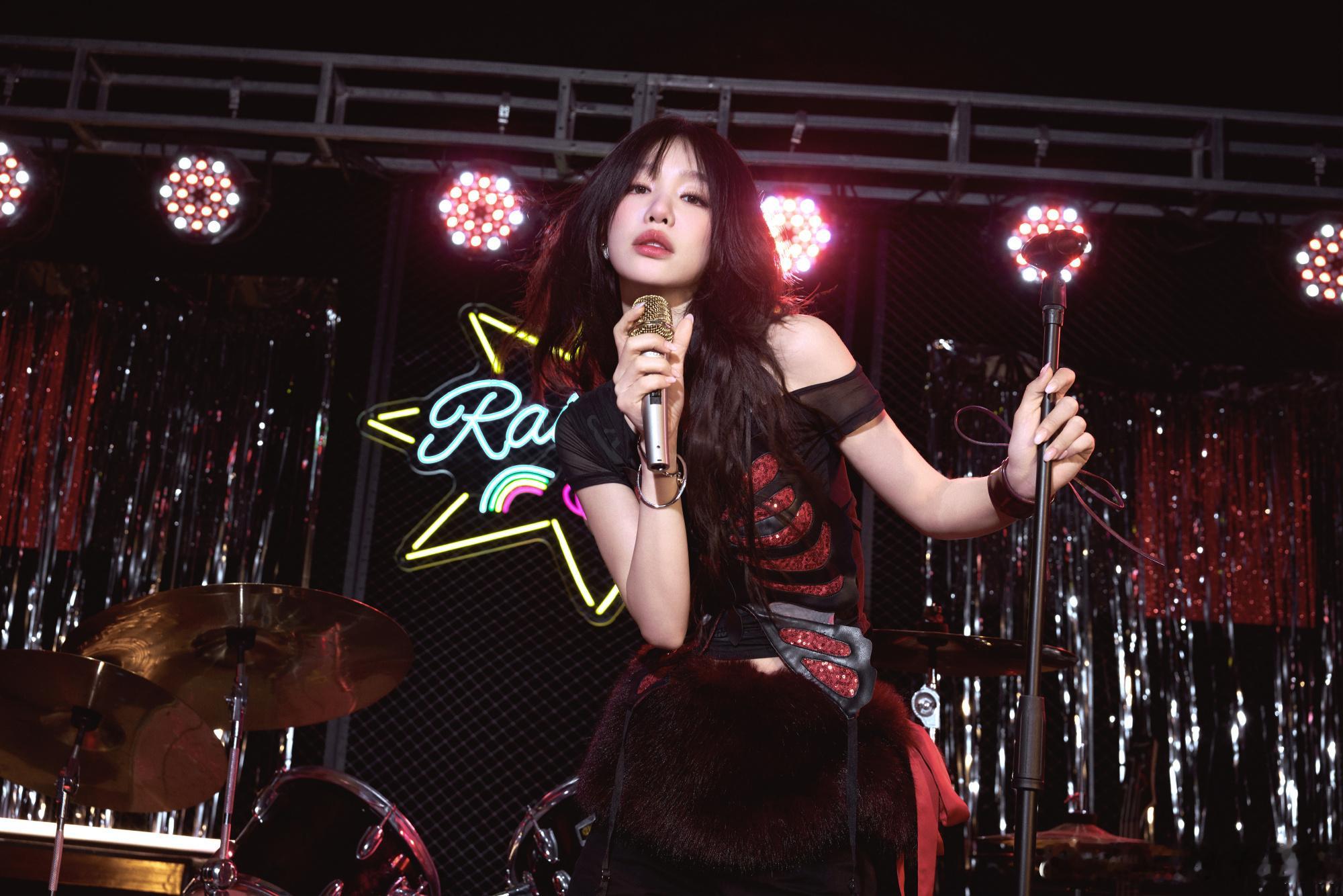 徐梦洁在浪姐推荐了金华火腿小彩虹这波家乡代言太圈粉了！浪姐直播里她拿着金华火腿，