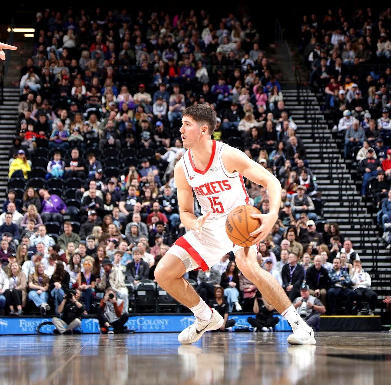 谁能想到，火箭队竟然有两个人同时进了全明星正赛。
 

一个是第16次入选的杜兰