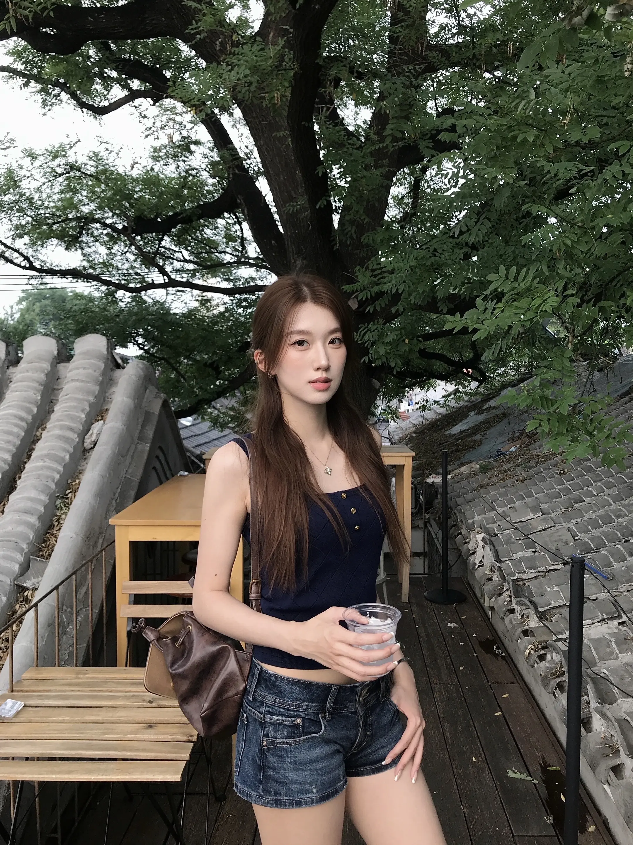 世界没有意义 我会戴上有你声音的耳机。
