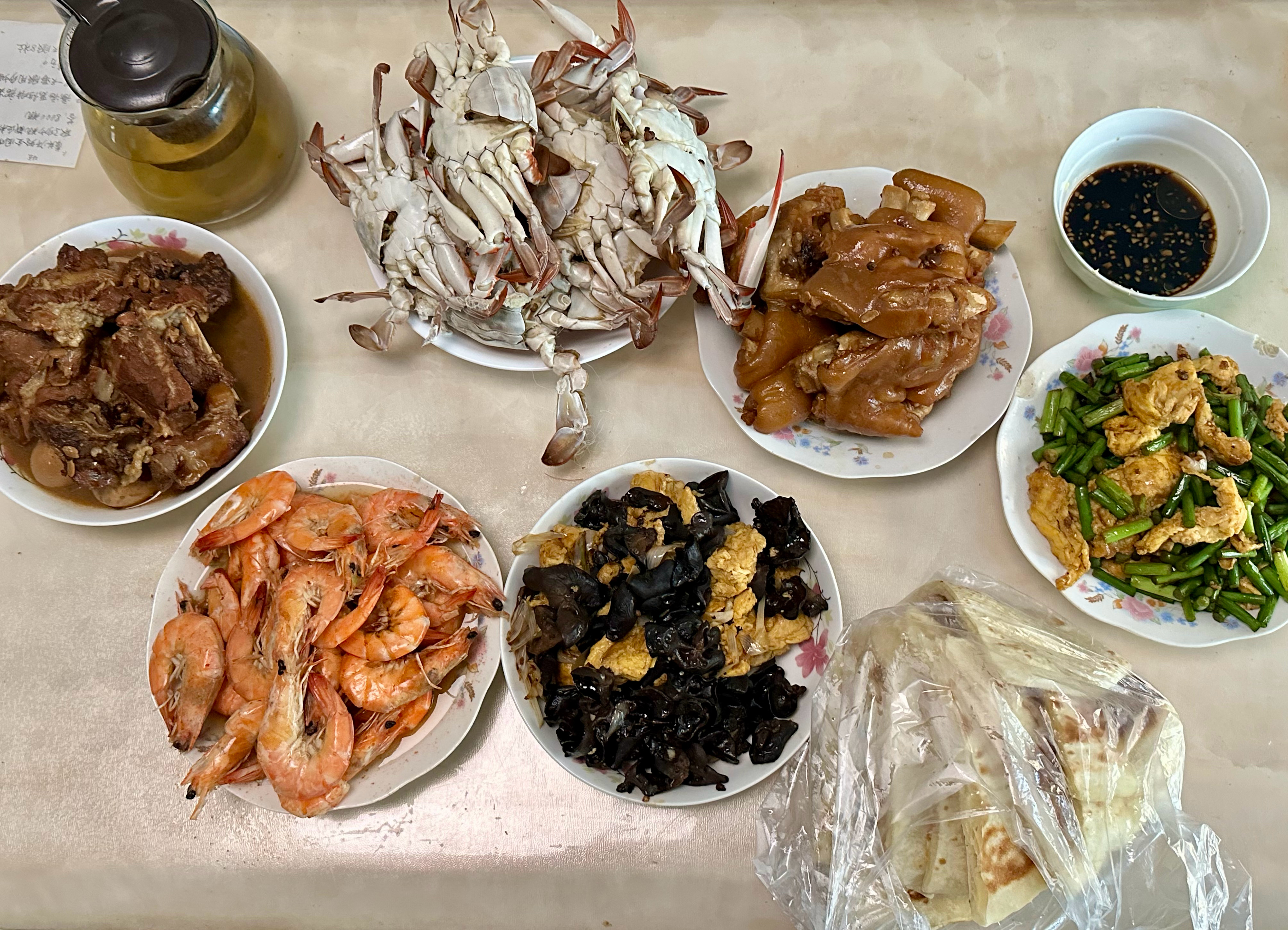 手机拍美食[超话]  开启躺吃模式，这饼还真好吃哇！  ​​​