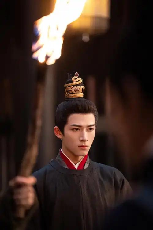 家人们，今儿咱就来大胆猜猜萧察当傀儡皇帝时内心的小九九，说不定能挖出不少“戏码”