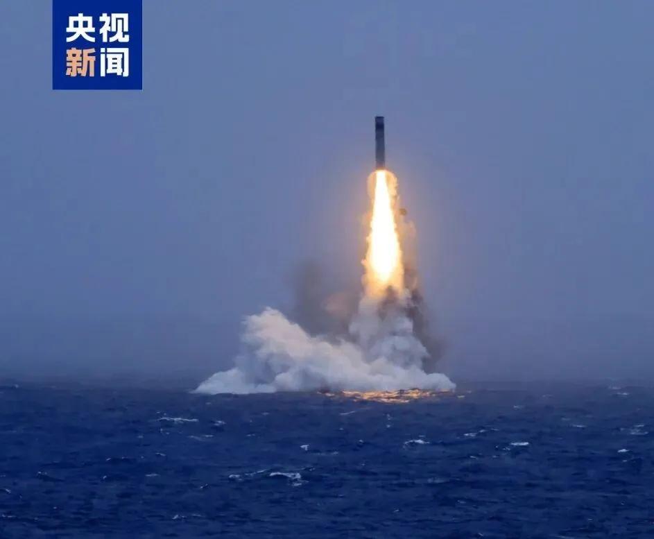 刚刷到日本内阁跳出来抗议的新闻，我直接笑出了声，多少年没见过这么解气的场面了！