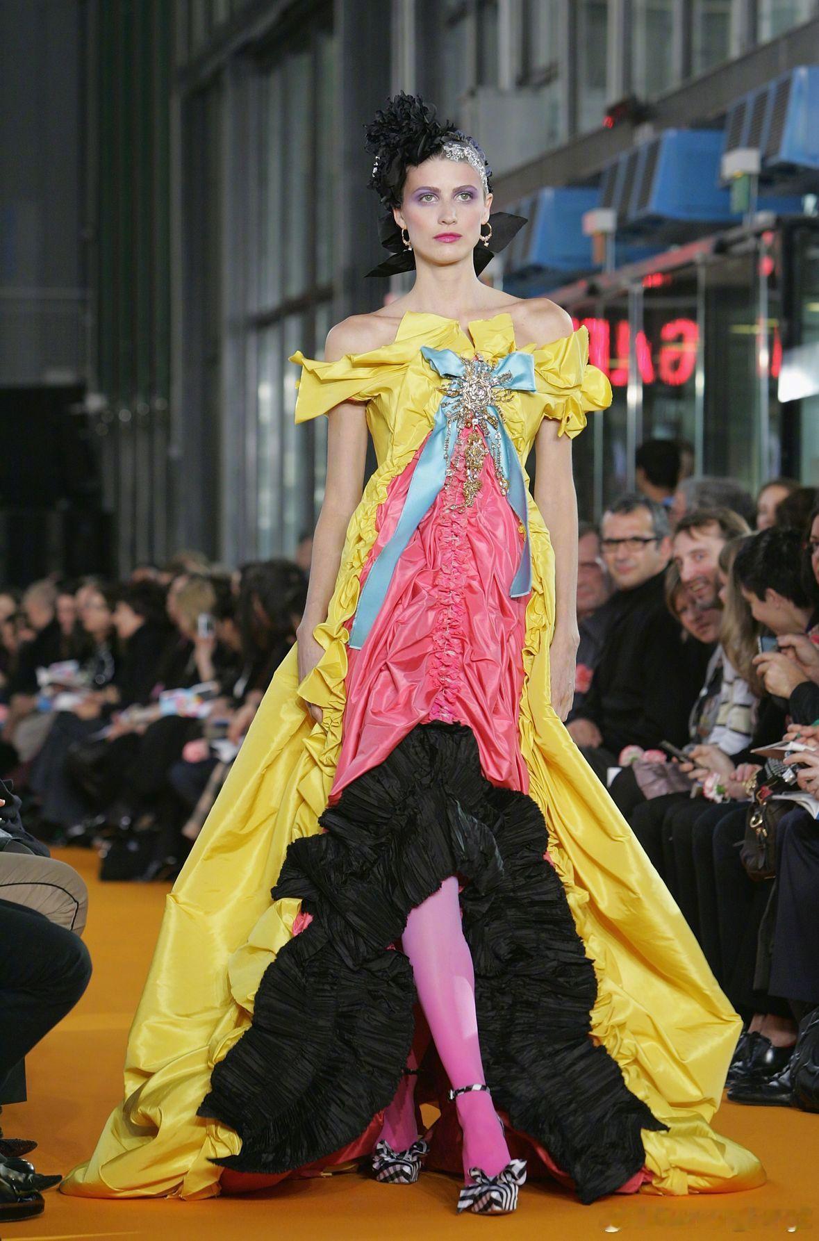 今年的 MET GALA 着装要求公布：“FASHION IS ART”。结合此