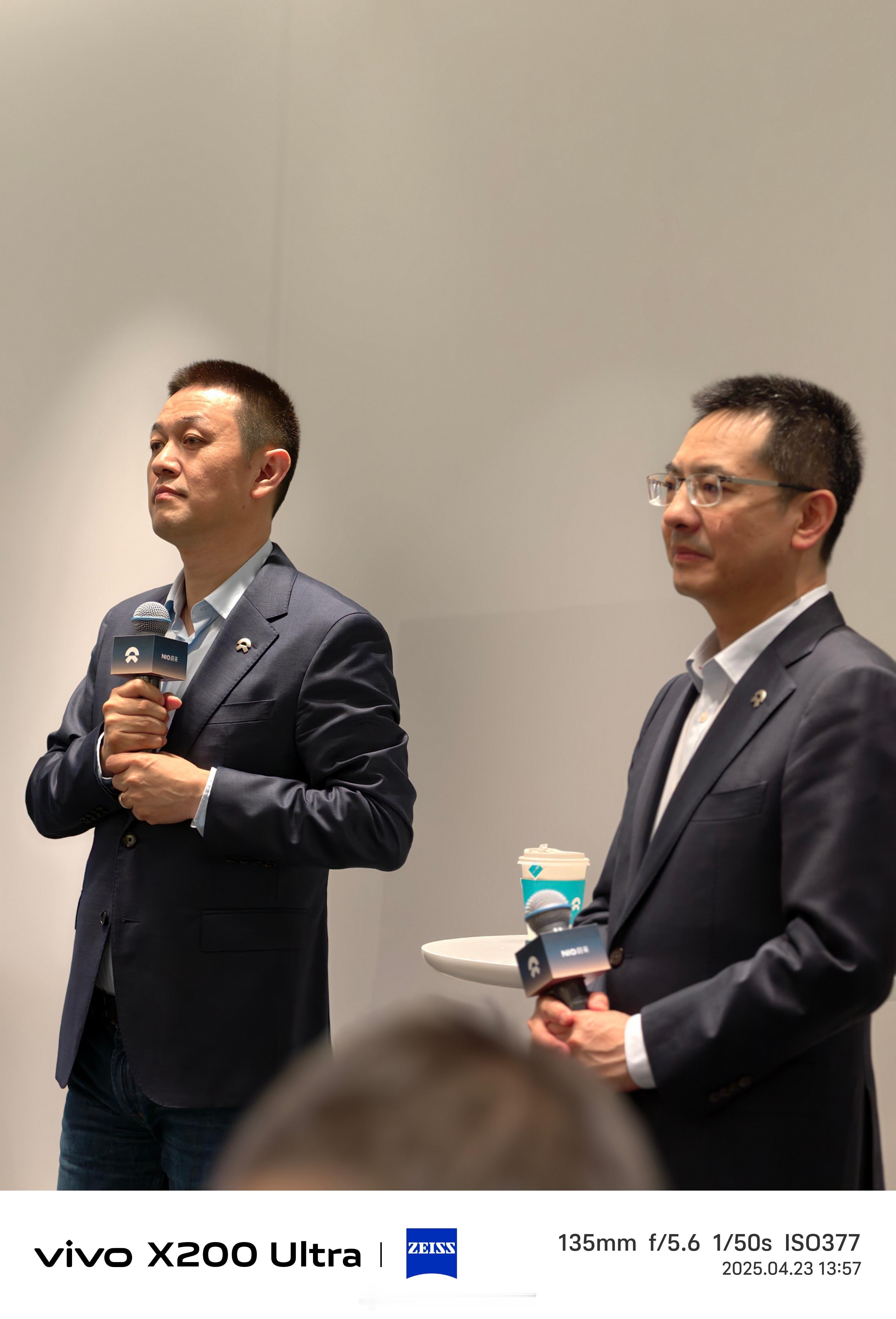 李斌：智能汽车跟以往的汽车不太一样，在算力上面永远都不嫌多，一开始客户会觉得多，