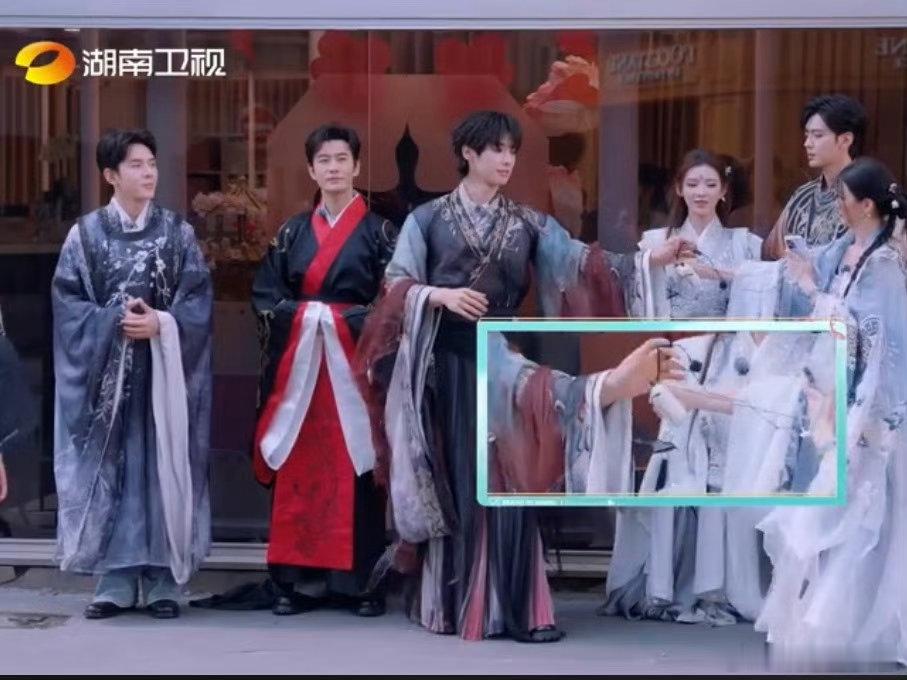 颜安[超话]颜安一个人就是一个气氛组颜安店长开业排面拉满巴黎合伙人 从开业前的预