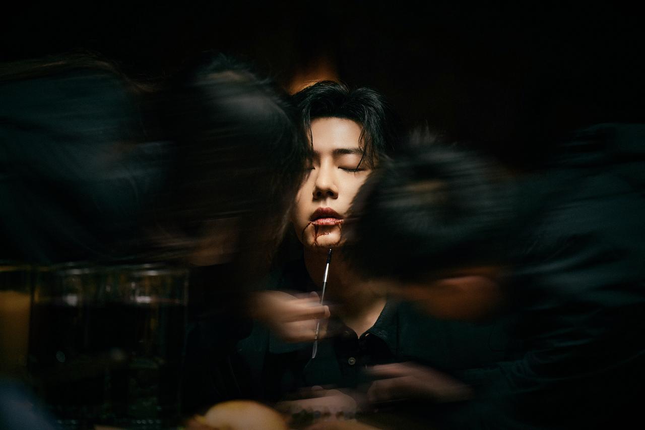 好性感！又有种诡谲感，明明只是在化妆。