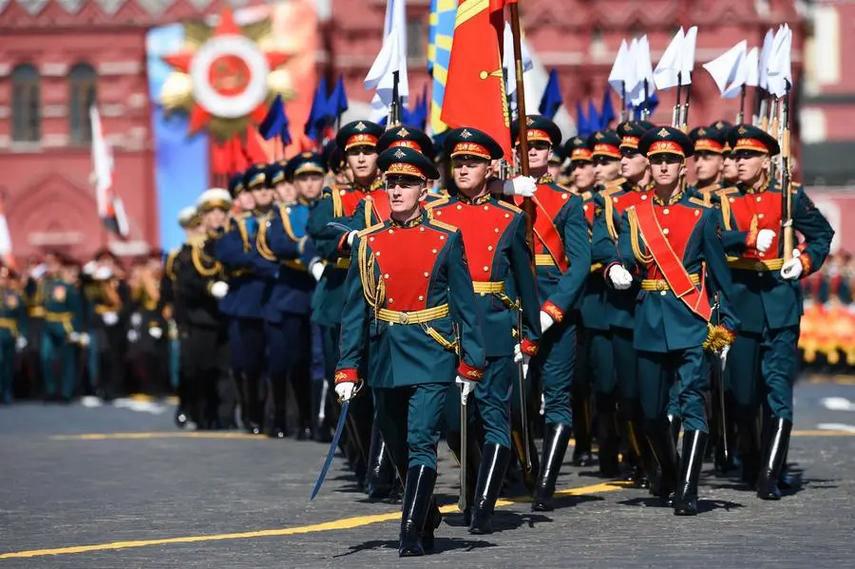 红场阅兵有四个国家派人参加。

原因是2026年不是阅兵大年，2025年是二战胜