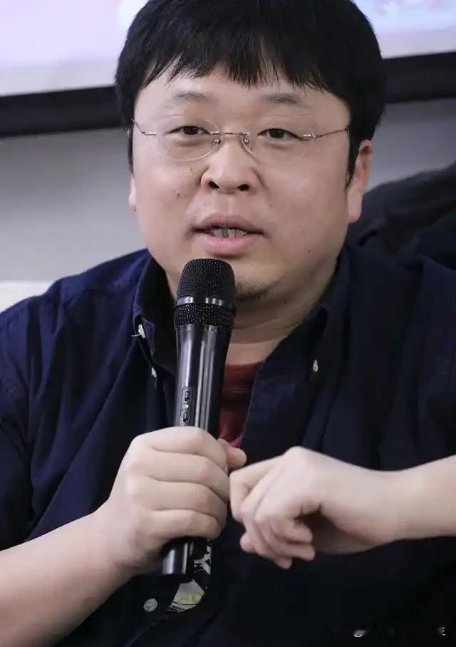 有人说老罗快完了，踢到钢板了，有人说他跑去香港避难了，真的各位多虑了，没那么严重