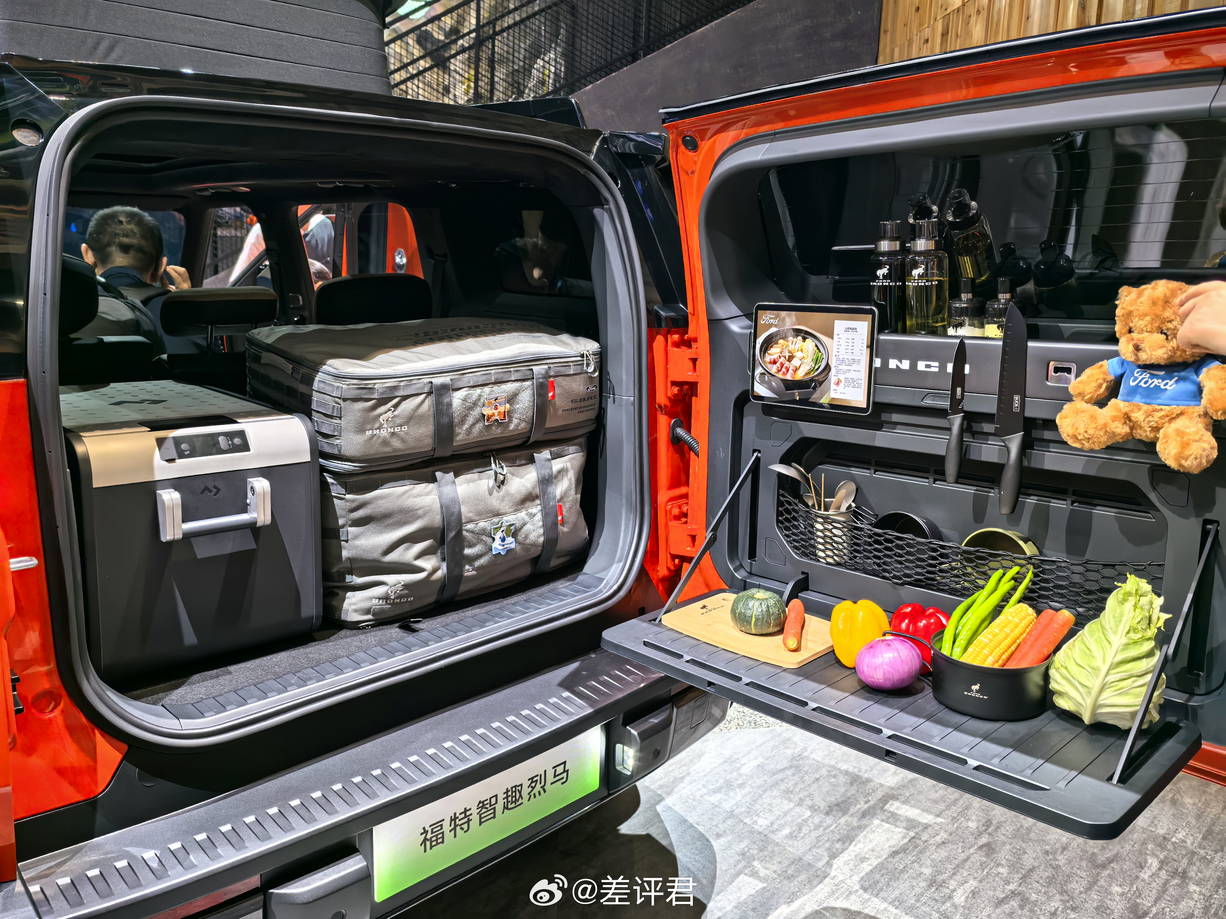 #差评说车#感觉这产品经理是真懂露营的。后备箱全套厨房，菜板、电磁炉、调料台，全