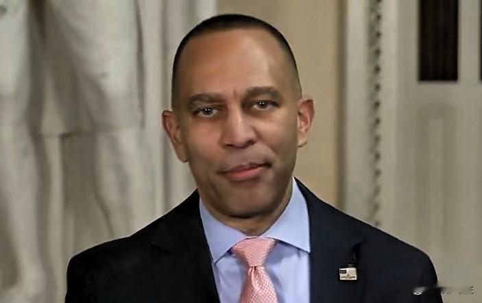 众议员民主党领袖杰弗里斯:“众议院今天通过延长《平价医疗法案》税收抵免，成功阻止