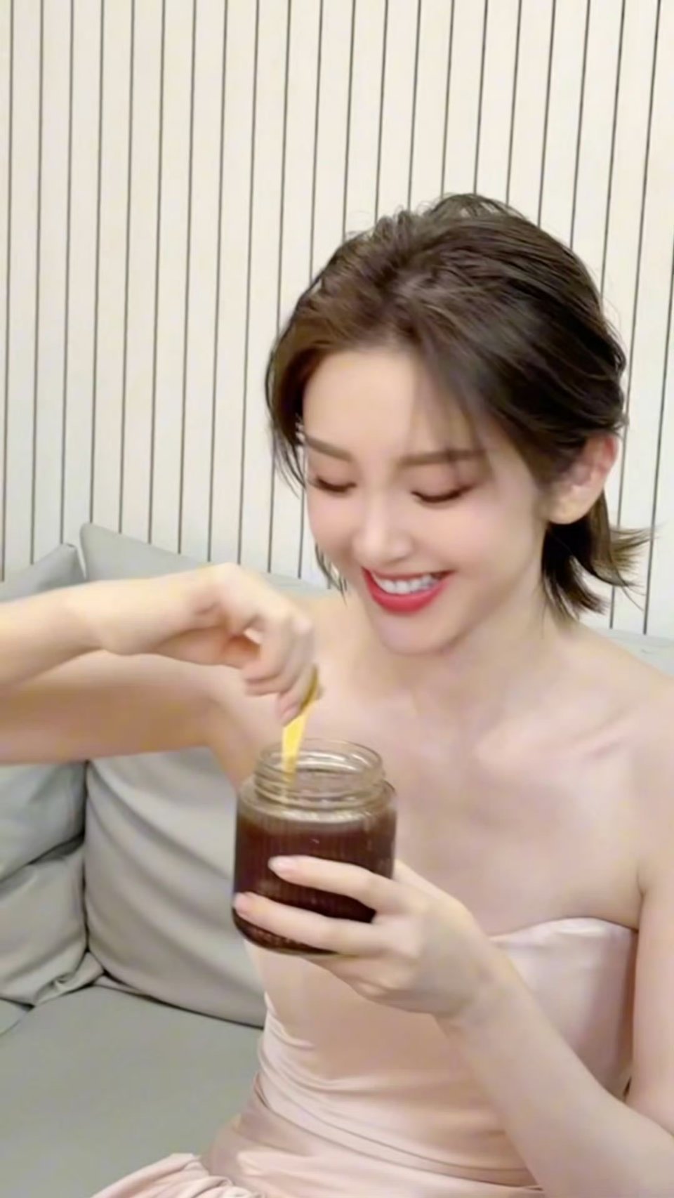 唐艺昕～～嫂子的脸依旧一如既往的精致与吸睛 ​​​