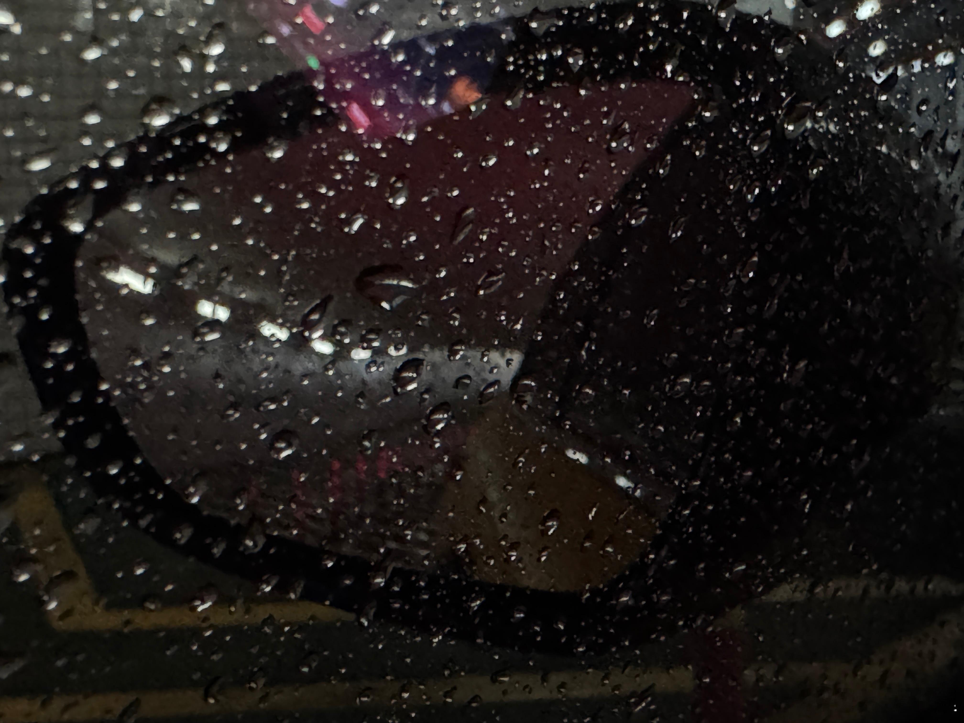 每个下着雨的早安，晚安，都会想起上线的雨夜模式有多么好用。 ​​​