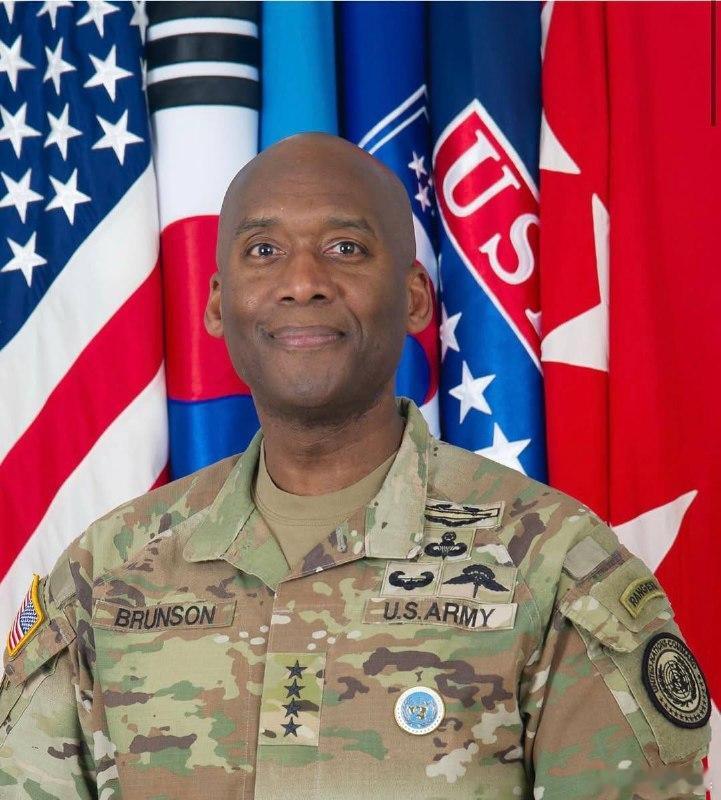 美国驻韩美军司令哈维尔·布兰森因上周黄海上空发生中美军机对峙事件，向韩国军方正式