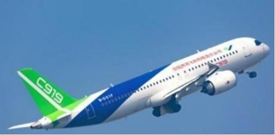 美国这一刀捅的可真够狠！一刀直插C919命脉，中国引以为傲的商飞C919客机，交