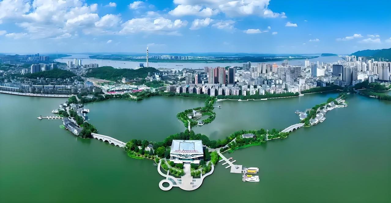 黄石未来高铁规划可以多维度出发。就目前来看，襄荆高铁开通，黄石北站及境内4个高铁