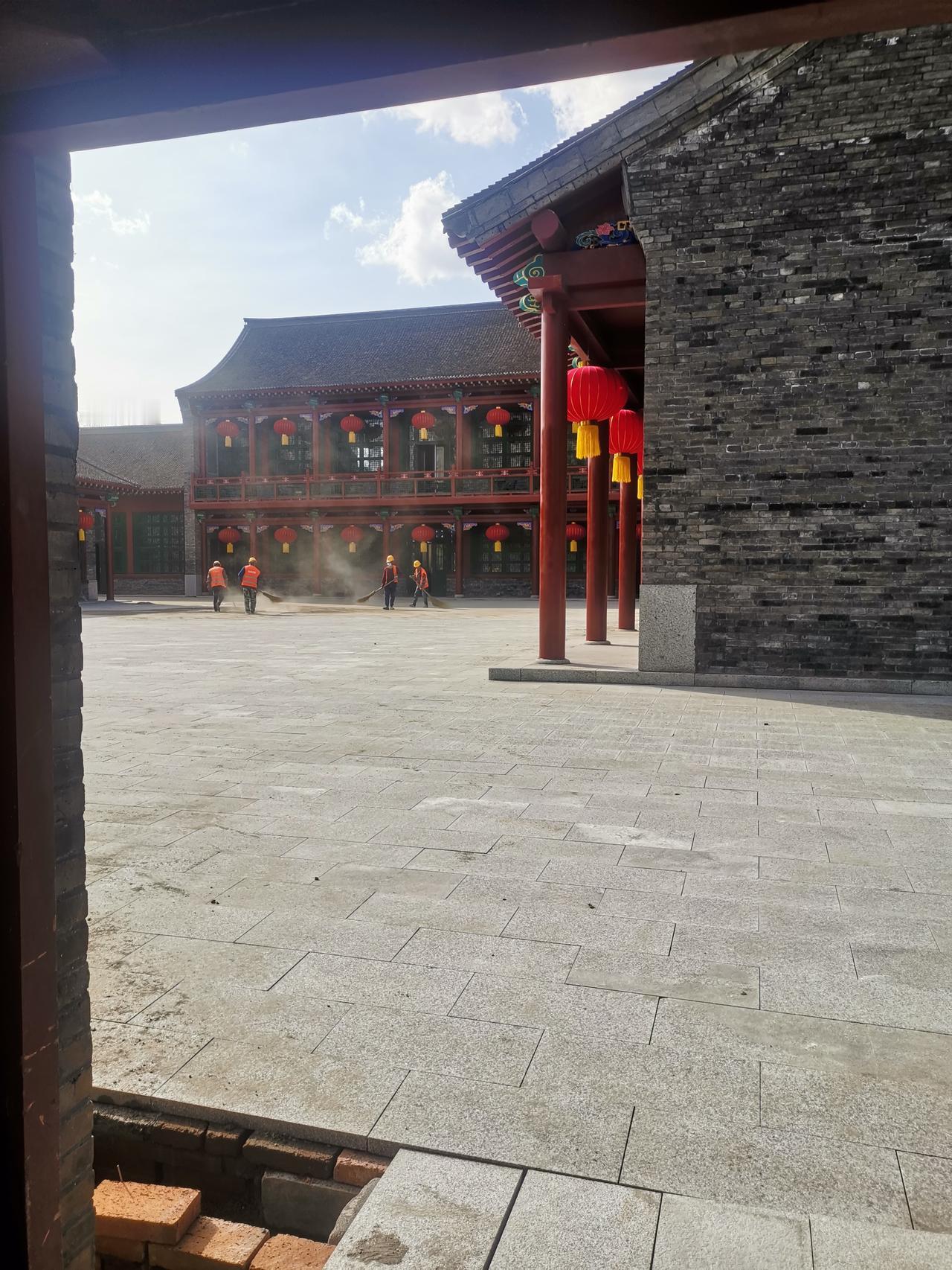 吉林市满族博物馆扩建工程目前已进入收尾阶段，预计在五一假期正式对外开放。
该扩建