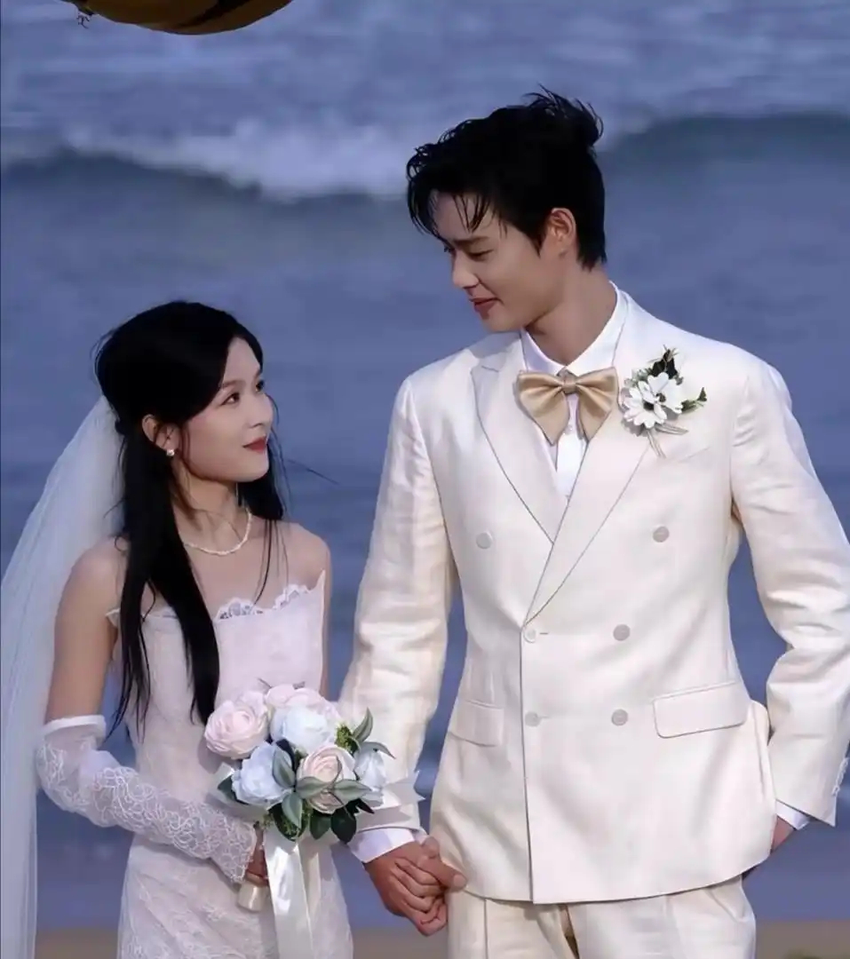 柯淳新剧《不一样的糖衣》杀疯了！首日热度17608直冲热播榜TOP2，甜得有分量