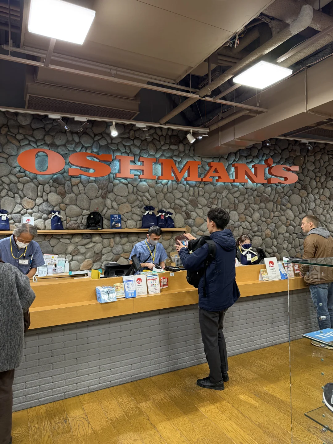 东京探店| 第 65 站 OSHMAN’S 新宿站东南口